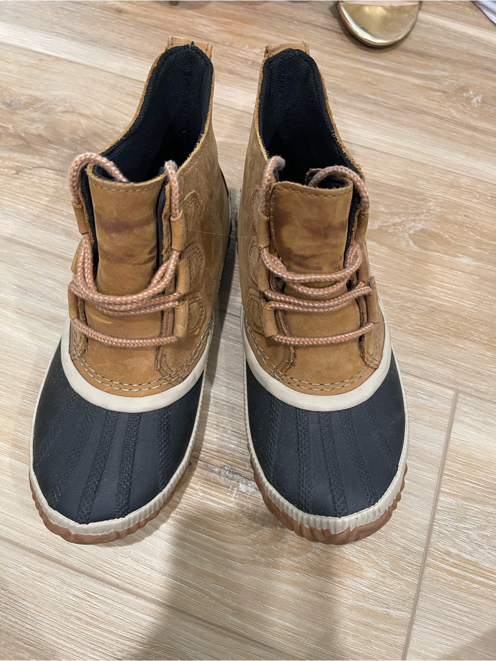 Sorel Women’s Two-Tone Tan and Navy Waterproof Boots